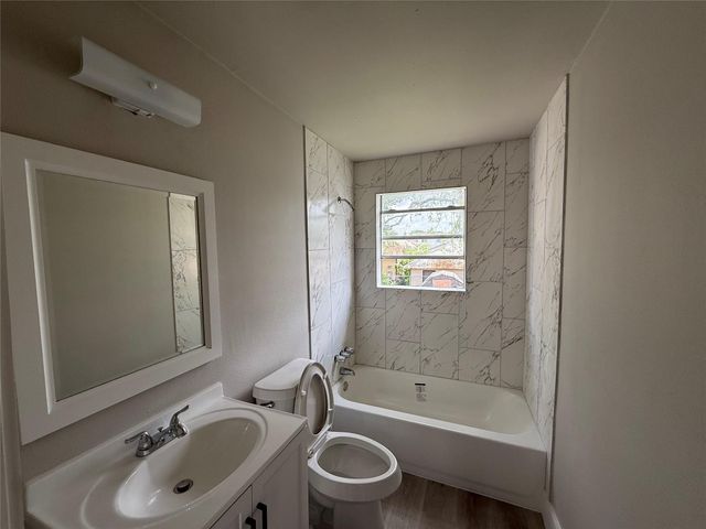 7002 Corsicana Street B, Houston, TX 77020