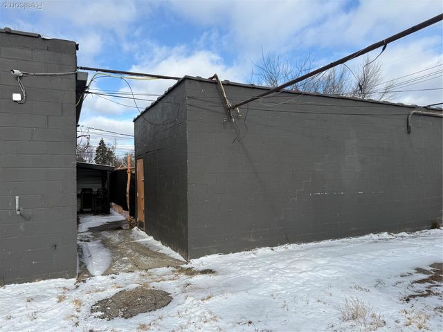 18430 Morang Drive, Detroit, MI 48205