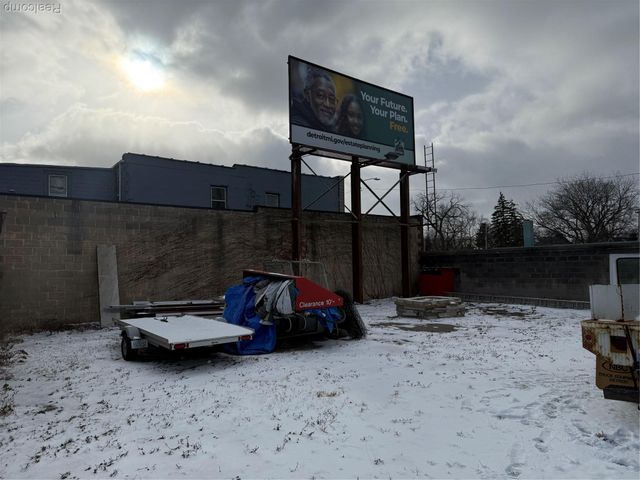 18430 Morang Drive, Detroit, MI 48205