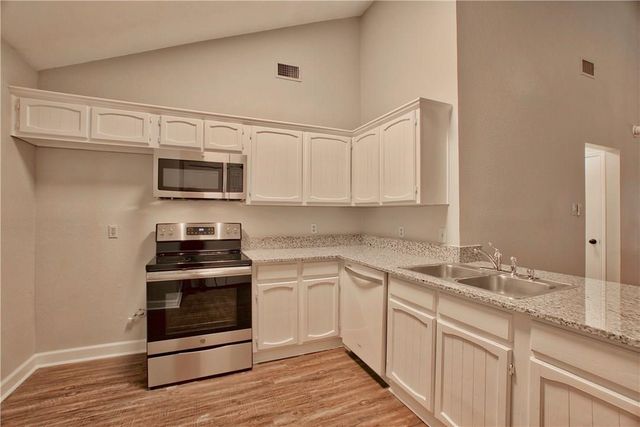 423 Augustine, Euless, TX 76039