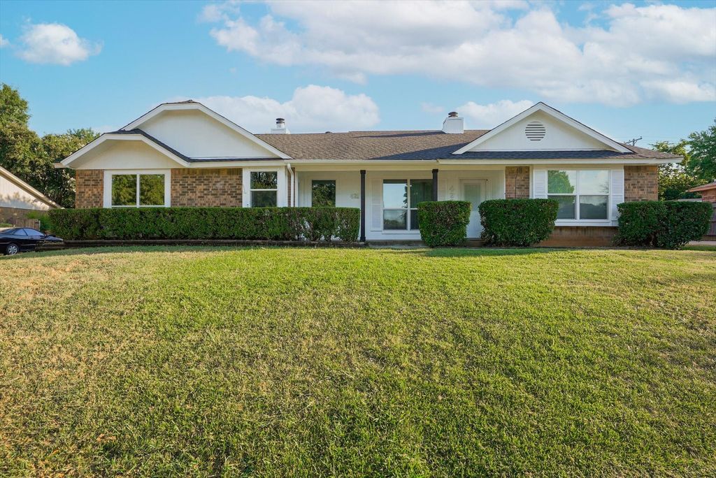 423 Augustine, Euless, TX 76039
