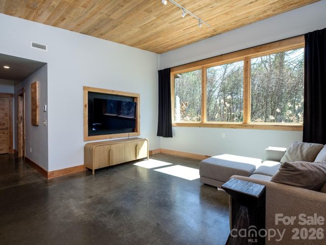 858 Mills Gap Road, Fletcher, NC 28732