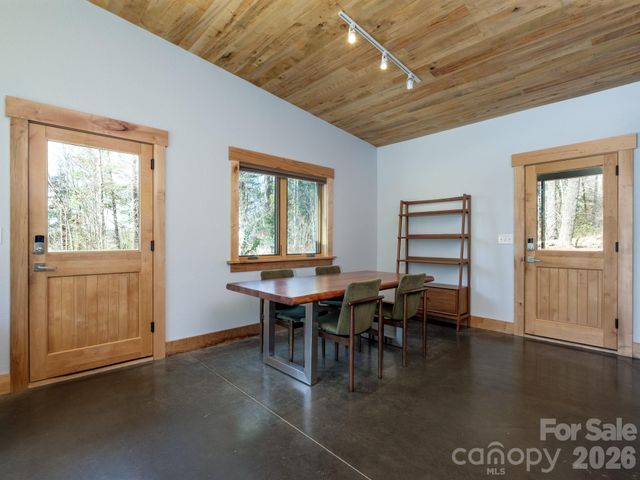 858 Mills Gap Road, Fletcher, NC 28732