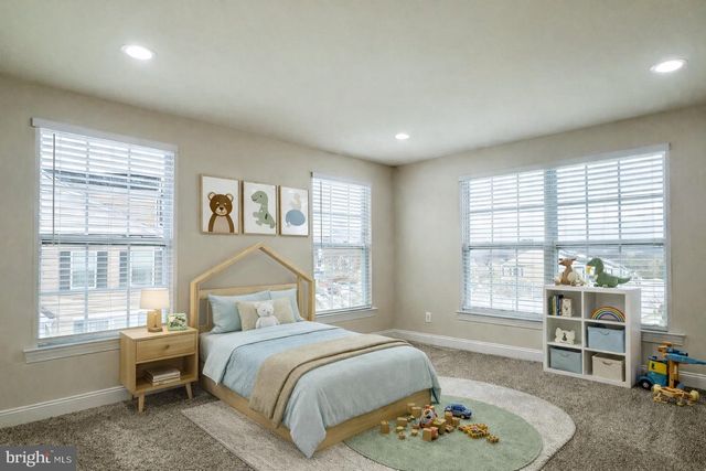 323 W BOULDER DR, Chalfont, PA 18914