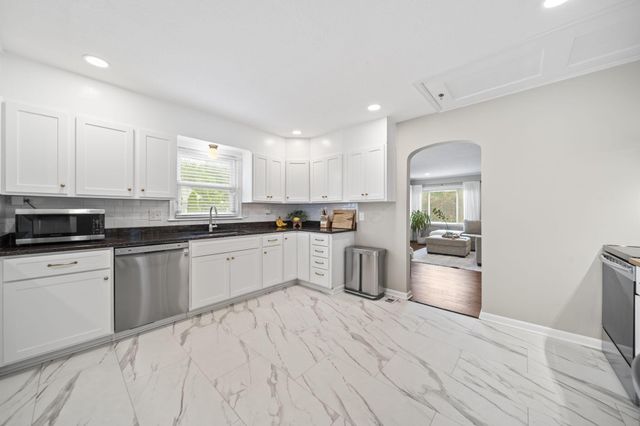 121 S Sylvan Avenue, Columbus, OH 43204