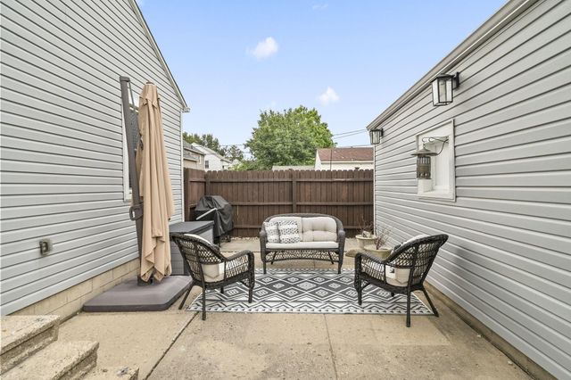 121 S Sylvan Avenue, Columbus, OH 43204