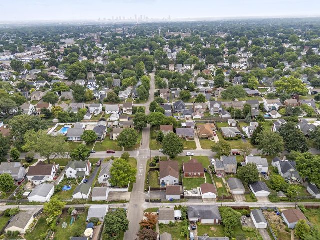 121 S Sylvan Avenue, Columbus, OH 43204