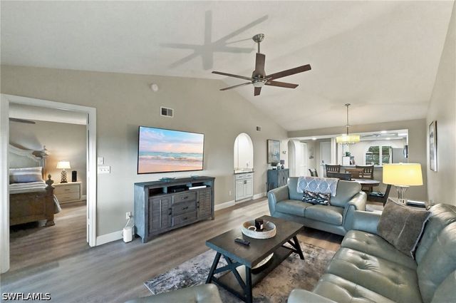 269 Deerwood CIR 14, Naples, FL 34113