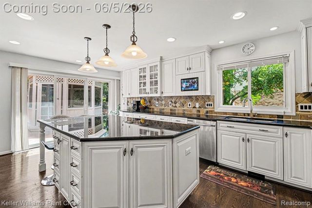 4447 Bentley Drive, Troy, MI 48098