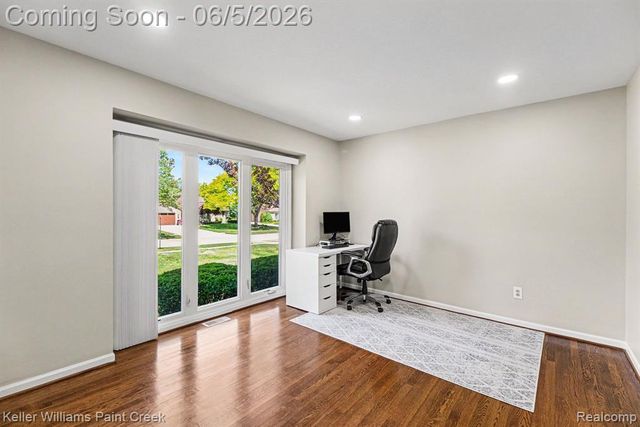 4447 Bentley Drive, Troy, MI 48098