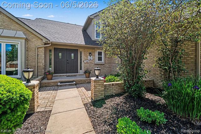 4447 Bentley Drive, Troy, MI 48098