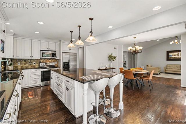 4447 Bentley Drive, Troy, MI 48098