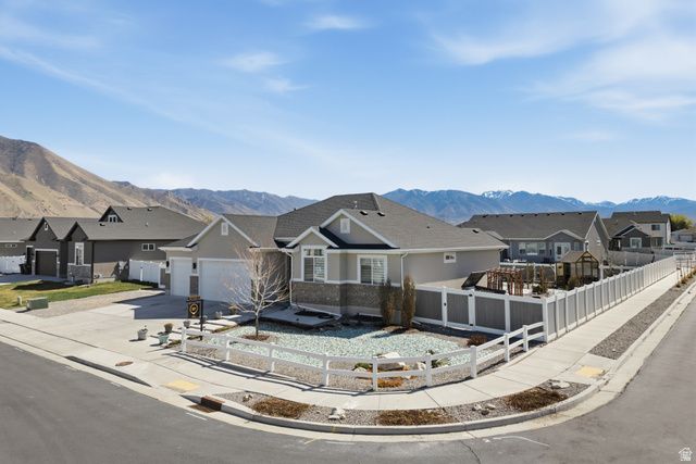 236 E BRIARWOOD LN, Stansbury Park, UT 84074