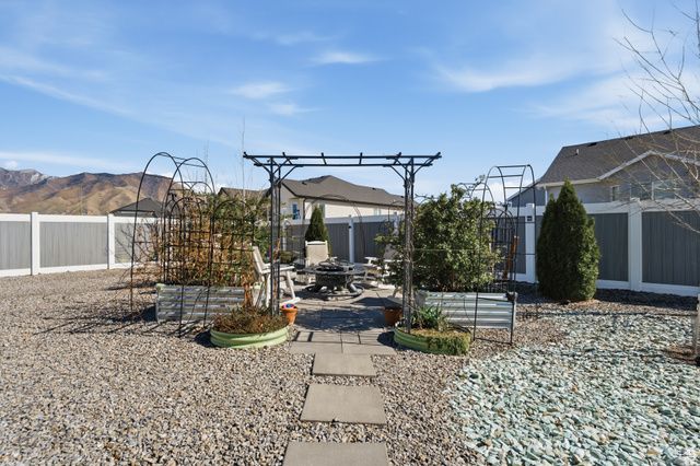 236 E BRIARWOOD LN, Stansbury Park, UT 84074