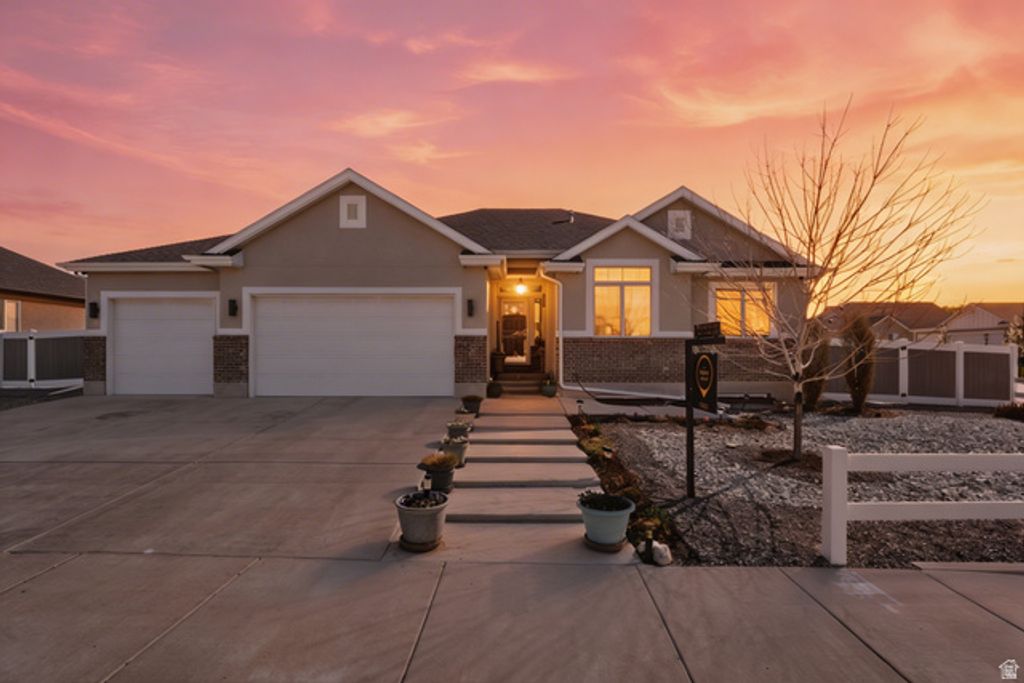 236 E BRIARWOOD LN, Stansbury Park, UT 84074