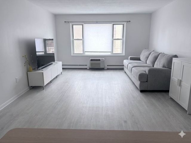 A2 Colonial Dr 5, Andover, MA 01810