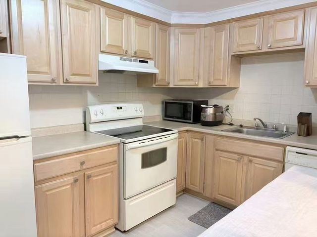 A2 Colonial Dr 5, Andover, MA 01810