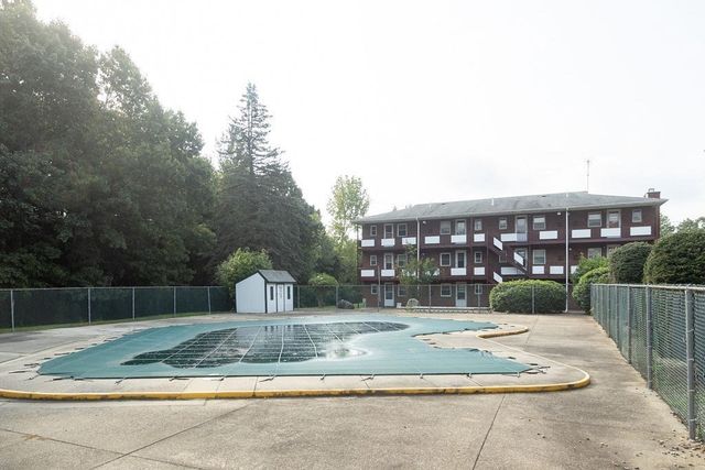A2 Colonial Dr 5, Andover, MA 01810