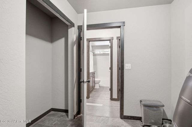 4922 W CHARLIES PL, Rathdrum, ID 83858