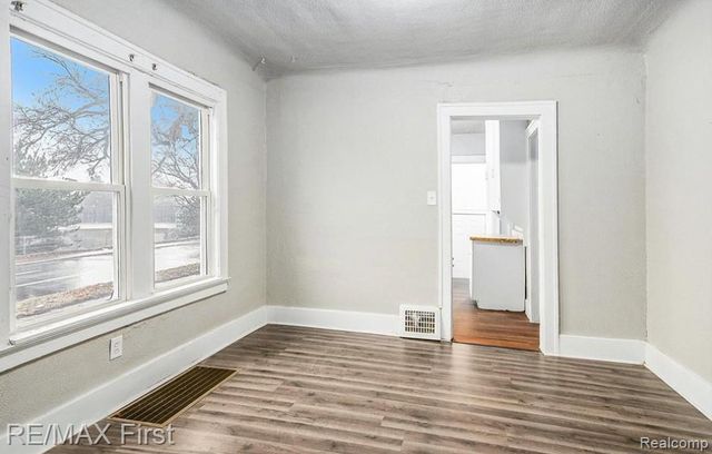 15457 Cloverlawn Avenue, Detroit, MI 48238