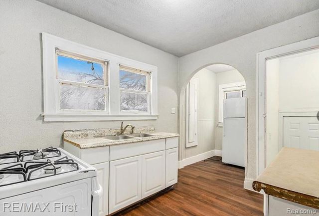 15457 Cloverlawn Avenue, Detroit, MI 48238