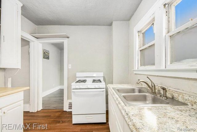 15457 Cloverlawn Avenue, Detroit, MI 48238