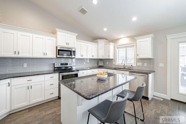 1678 Marsala Court, Ammon, ID 83401