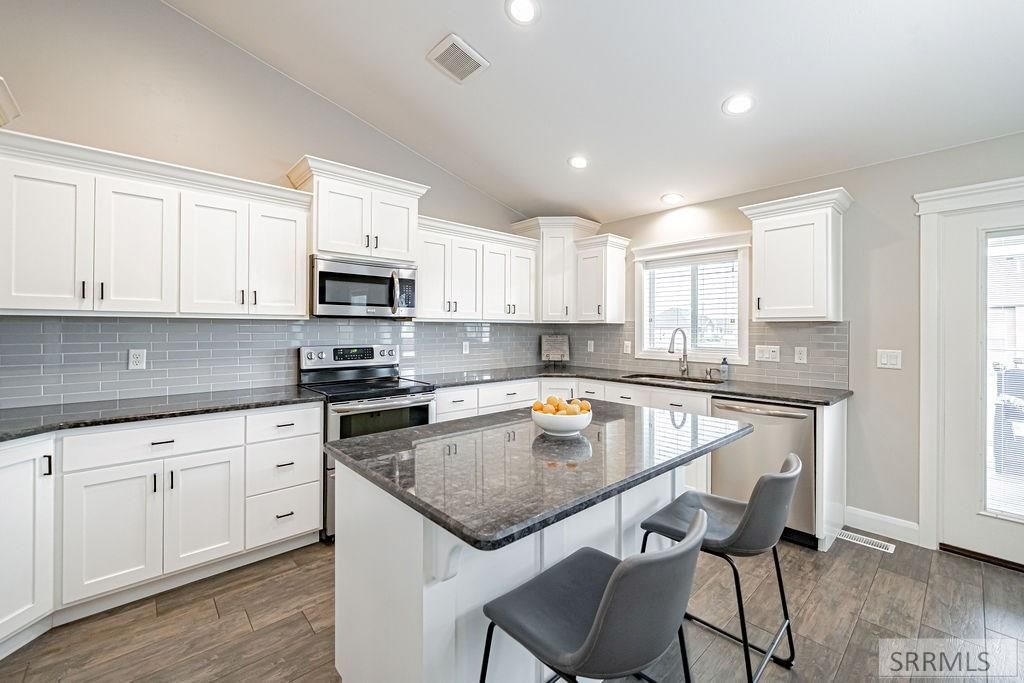 Image 13 of property listing at 1678 Marsala Court, Ammon, ID 83401