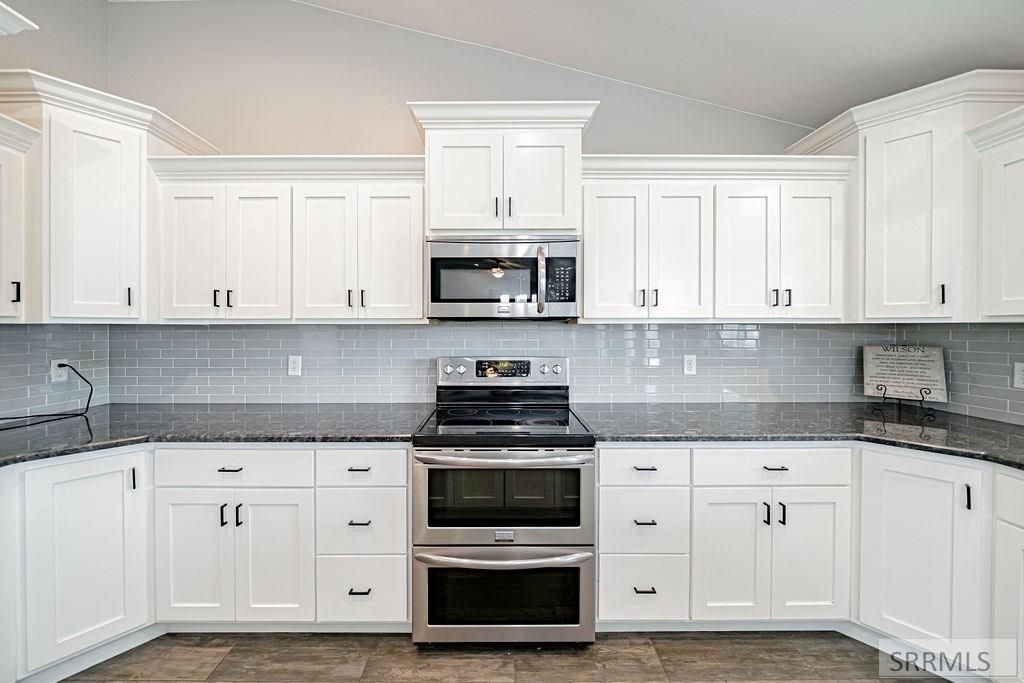 Image 14 of property listing at 1678 Marsala Court, Ammon, ID 83401