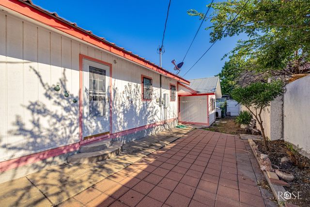 1906 Santa Rosa Street, Ozona, TX 76943