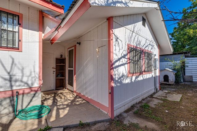 1906 Santa Rosa Street, Ozona, TX 76943