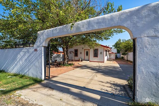 1906 Santa Rosa Street, Ozona, TX 76943