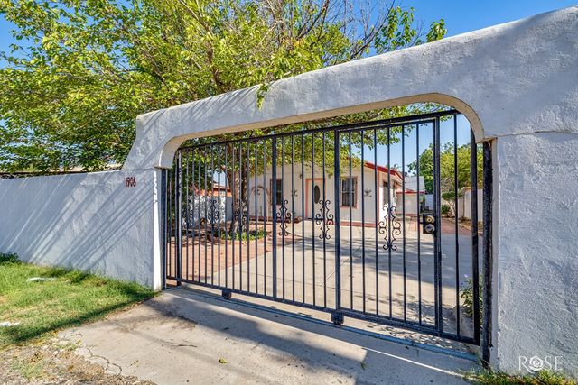 1906 Santa Rosa Street, Ozona, TX 76943