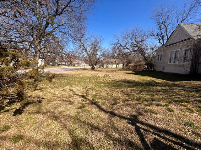 933 N 12th Street, Waco, TX 76707