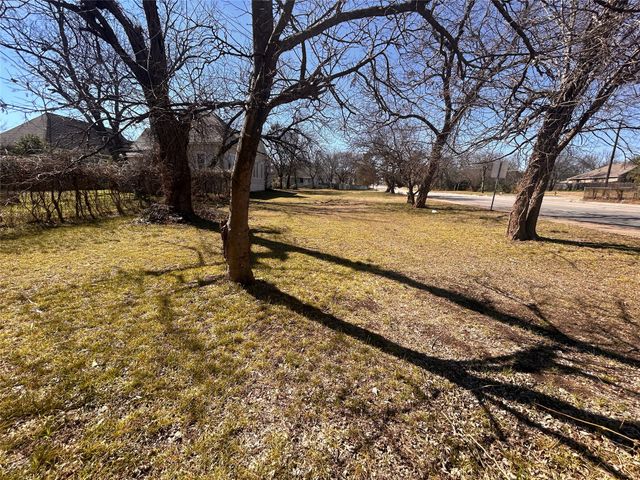 933 N 12th Street, Waco, TX 76707