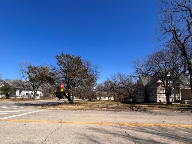 933 N 12th Street, Waco, TX 76707