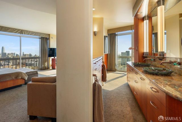 2200 Sacramento Street 1601, San Francisco, CA 94115