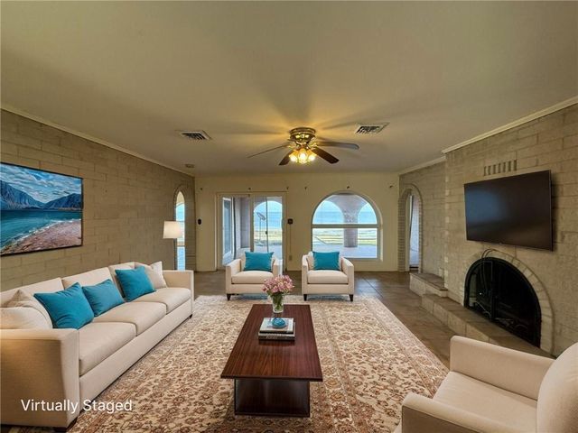 214 Shore Dr, Portland, TX 78374