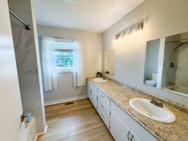 21 Larkspur Ave, Lebanon, TN 37090