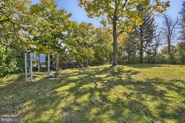 25 SHELBOURNE RD, Reading, PA 19606