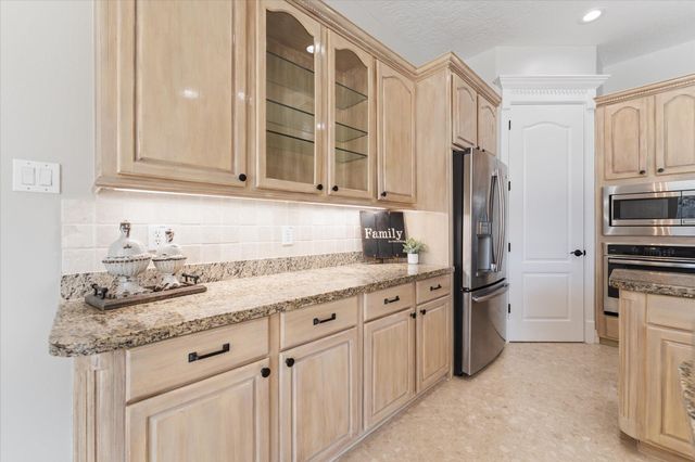 911 Sandy Beach Drive, Conroe, TX 77304