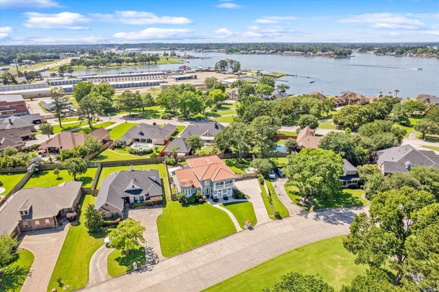 911 Sandy Beach Drive, Conroe, TX 77304