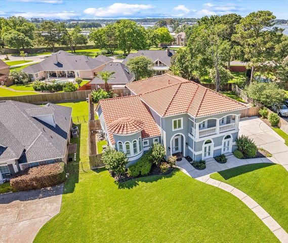 911 Sandy Beach Drive, Conroe, TX 77304