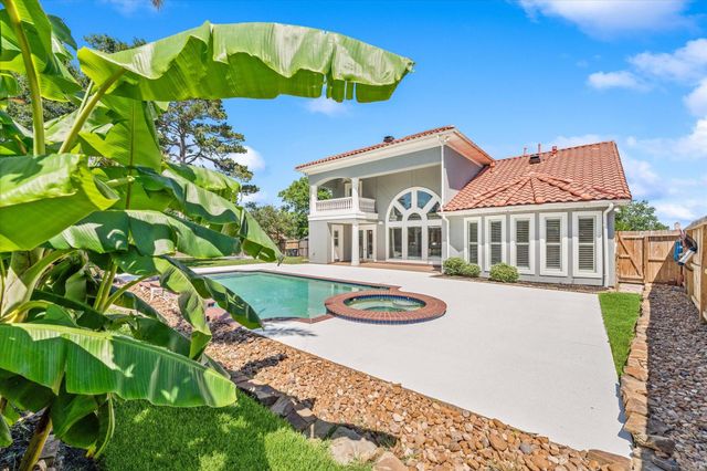 911 Sandy Beach Drive, Conroe, TX 77304