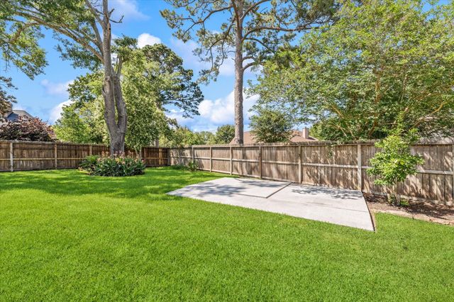 911 Sandy Beach Drive, Conroe, TX 77304