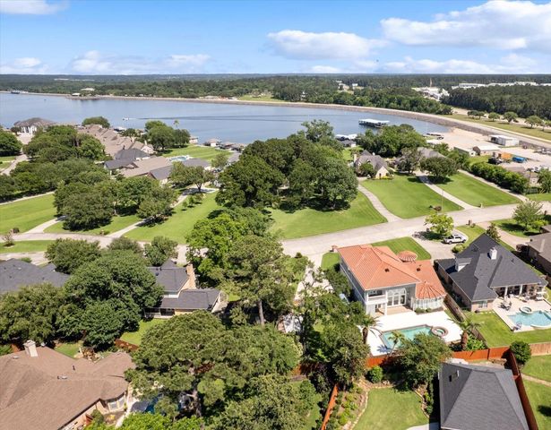 911 Sandy Beach Drive, Conroe, TX 77304