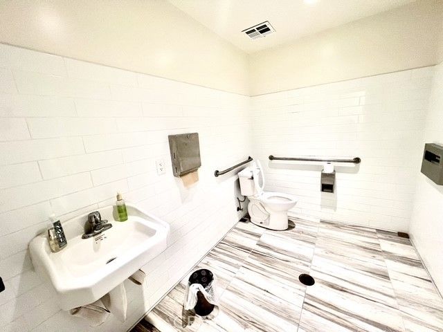 3152 Martin Luther King Jr, Lynwood, CA 90262