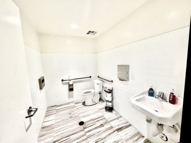 3152 Martin Luther King Jr, Lynwood, CA 90262