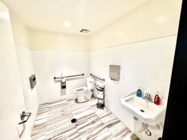 3152 Martin Luther King Jr, Lynwood, CA 90262