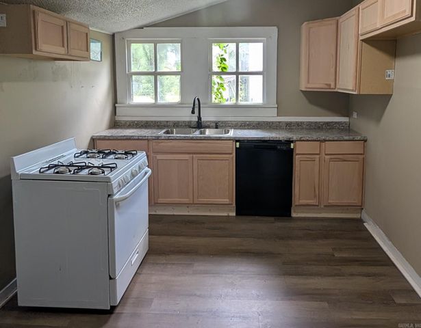 2115 Wright Avenue, Benton, AR 72015